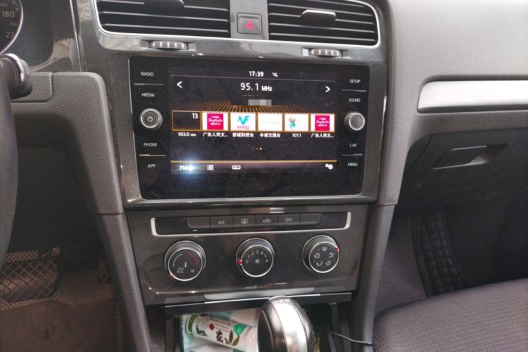 Used Volkswagen Golf 2019 1.8TSI Travel Edition Audio And AC Panel