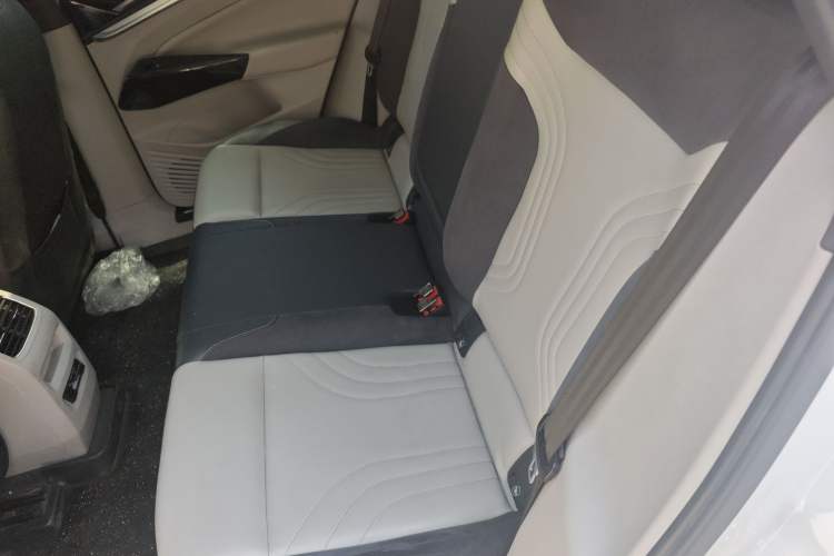 Used Volkswagen ID.4 CROZZ 2021 Long-Range PRO Two-Wheel Drive Version Left Rear Seat