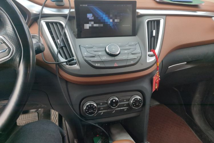 Used Soueast DX7 2015 1.5T Automatic Luxury Model Audio And AC Panel