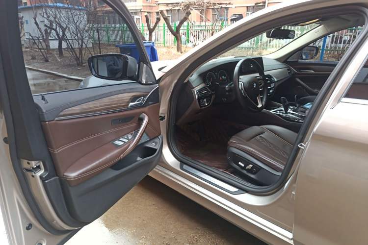 Used BMW 5 Series 2019 530Li Leading Model Luxury Package Driver Seat