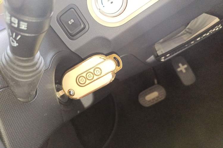 Used Wuling Hongguang MINIEV 2022 Macaron Premium Model – Lithium Ternary Battery
