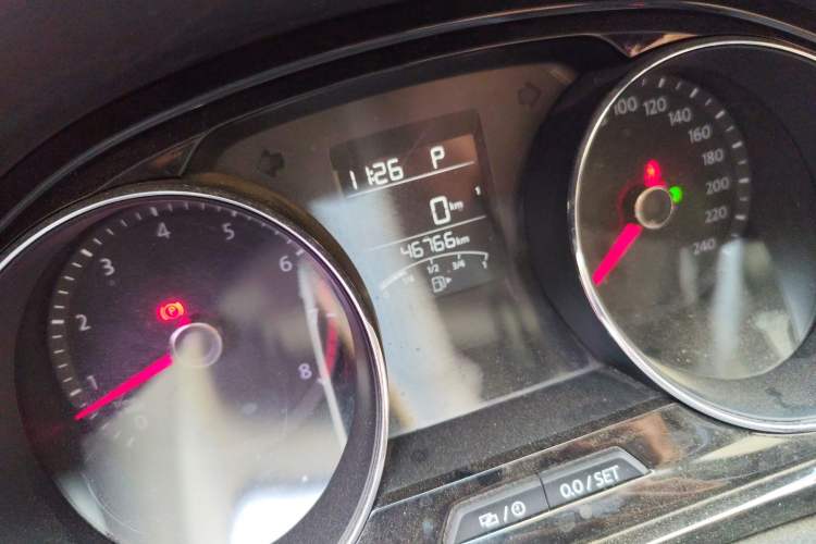Used Volkswagen C-TREK 2018 230TSI DSG Comfort Model Odometer Close Up