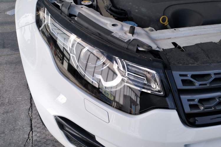 Used Land Rover Discovery Sport 2019 240 PS SE Version China VI Standard Right Front Headlight