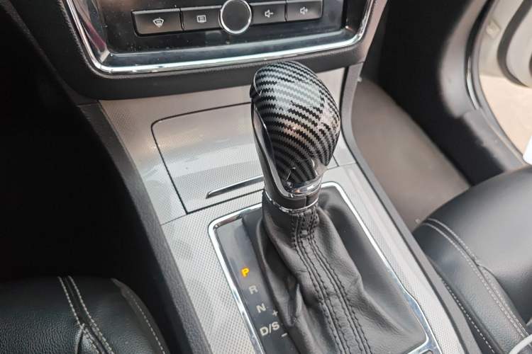 Used Roewe RX5 2018 20T Two-Wheel Drive Automatic Internet Smart Edition