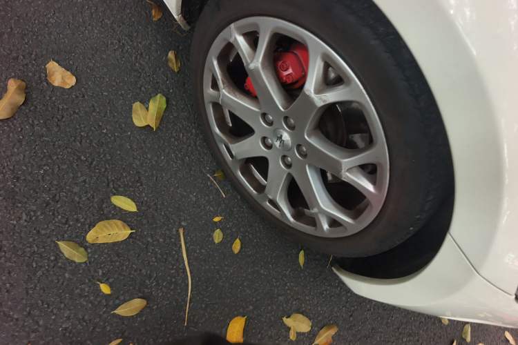 Used Maserati GranTurismo 2007 4.2L Standard Edition Right Front Wheel Hub