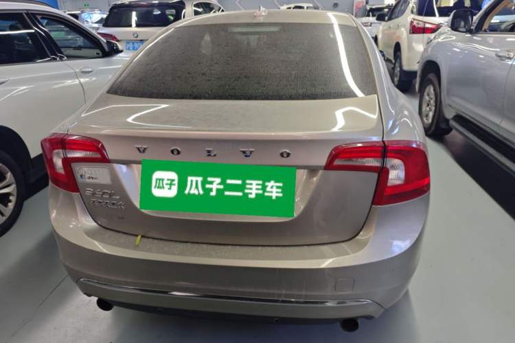 Used Volvo S60 2015 S60L 2.0T Zhiyuan Edition
