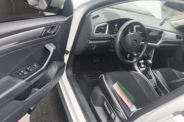 Used Volkswagen T-ROC 2019 230TSI DSG Two-Wheel-Drive Advanced Version China VI Standard
