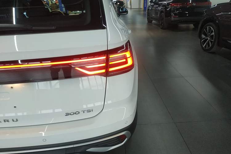 Used Volkswagen Tharu 2023 300TSI Two-Wheel-Drive Crescent Edition
