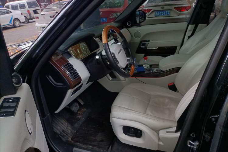 Used Land Rover Range 2017 3.0 SC V6 Grand Edition Left Front Seat