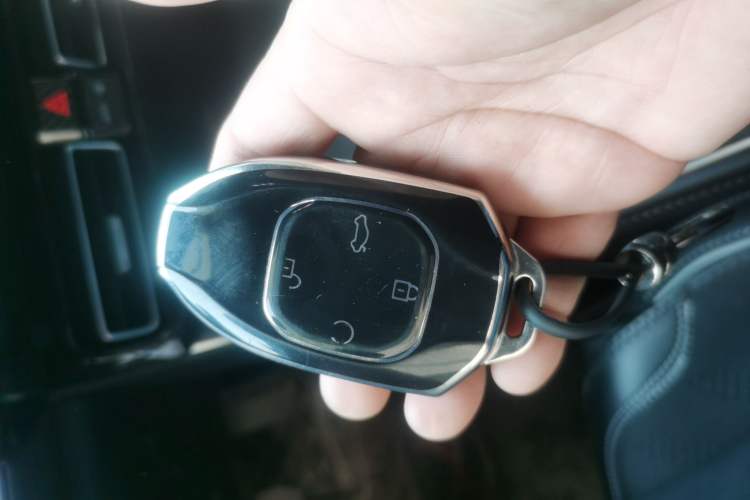 Used GAC Trumpchi GS8 2022 Linghang Series 2.0 TGDI Two-Wheel-Drive Luxury Smart Connectivity Version (7 Seats) Vehicle Key