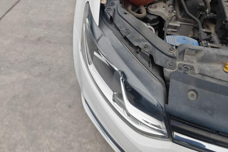 Used Volkswagen Polo 2016 1.6L Automatic Comfort Model Right Front Headlight