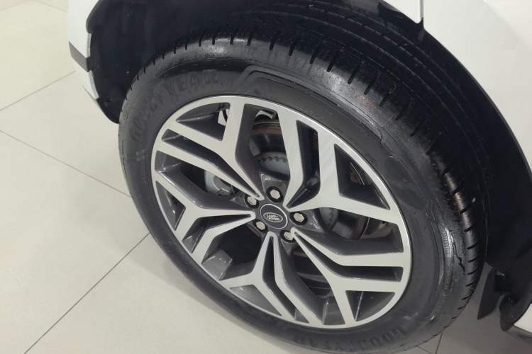 Used Land Rover Range Rover Evoque 2024 Aurora L 249 PS Prestige Light-Chasing Edition
