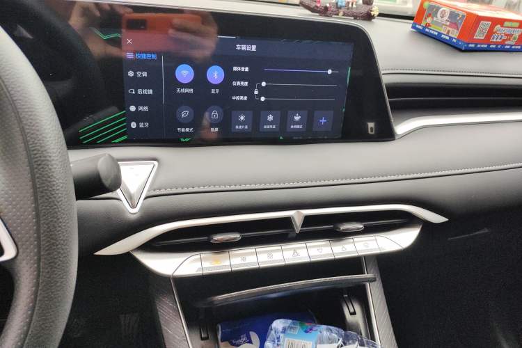 Used Venucia V 2022 260T Black Horse Edition · Idol
