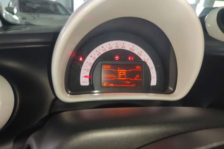 Used smart fortwo 2015 1.0L 52 kW hardtop Dynamic version Instrument Cluster