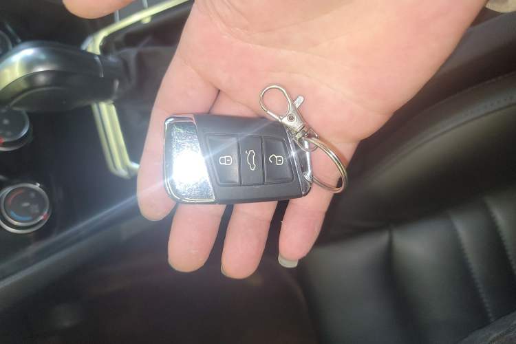 Used Volkswagen Magotan 2019 330TSI DSG Leading Model China VI Standard Vehicle Key