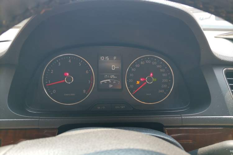 Used Volkswagen Lavida 2014 1.6L Automatic Sport Edition Instrument Cluster