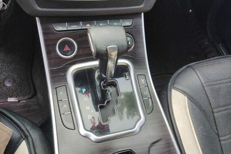 Used Land X7 2015 2.0T Panoramic Prestige Edition Gear Lever