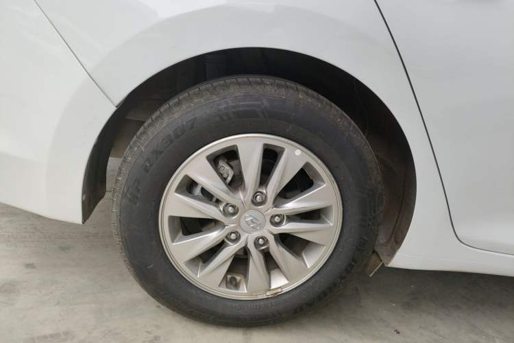 Used Hyundai Celesta 2017 1.6L Manual Joyful Edition DLX Exterior 5