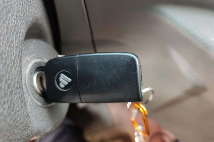 Used Foton Toano 2024 Joy Elephant Van Cummins 2.8T Manual Transmission Long Wheelbase Ultra-High Roof Rear Dual Tires 3-Seater
