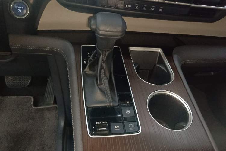 Used Toyota SIENNA 2023 2.5L Hybrid Comfort Edition Gear Lever