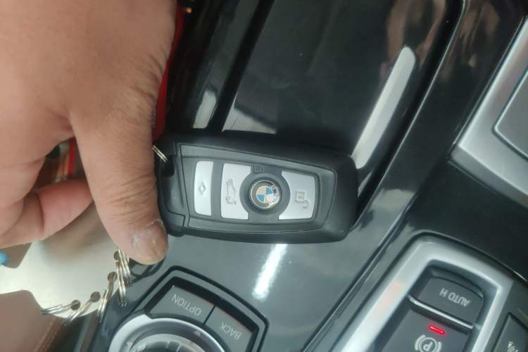 Used BMW 5 Series 2014 520i Elegant Edition