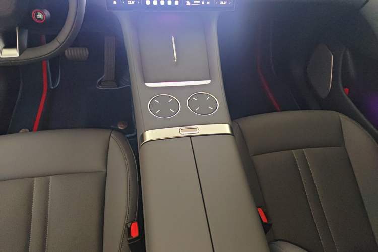 Used Xiaomi Auto YU7 2025 Ultra-Long Range Rear-Wheel Drive Version Gear Lever