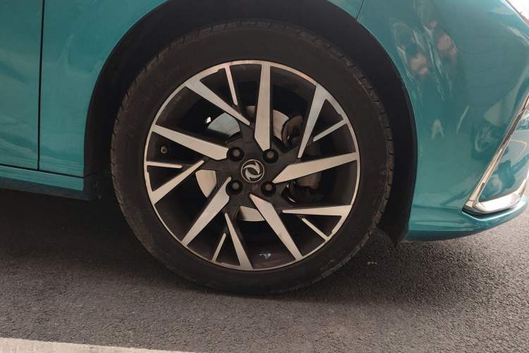 Used Dongfeng Aeolus Yixuan 2020 230T Automatic Cool Edition Right Front Wheel Hub