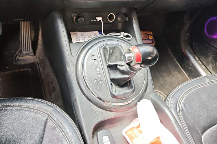 Used Kia Sportage R 2014 2.0L Automatic Two-Wheel Drive GLS Trim Gear Lever