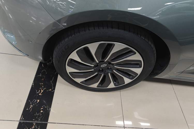 Used Hima AITO M5 2022 Extended-Range Four-Wheel Drive Performance Version Left Front Wheel Hub