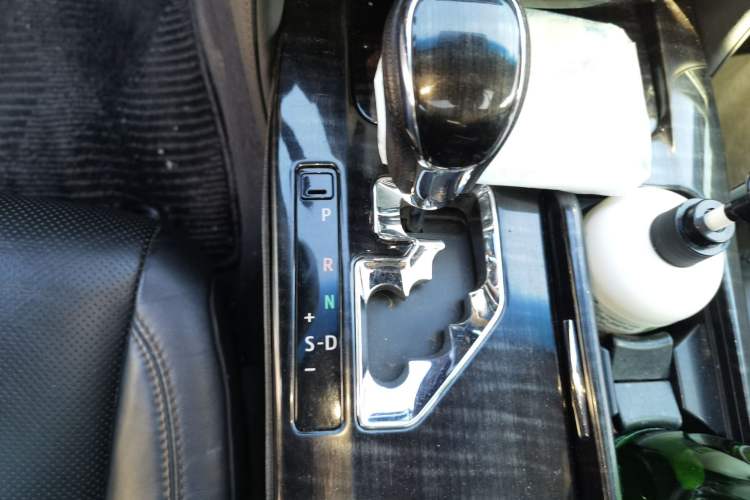 Used Toyota Crown 2015 2.0T Fashion Edition
