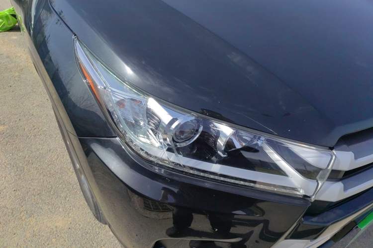 Used Toyota Highlander 2018 2.0T Two-Wheel-Drive Luxury Edition 7 Seats Emission Standard China V
