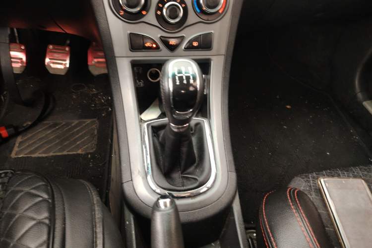 Used Cowin C3R 2015 1.5L Manual Gold Diamond Edition
