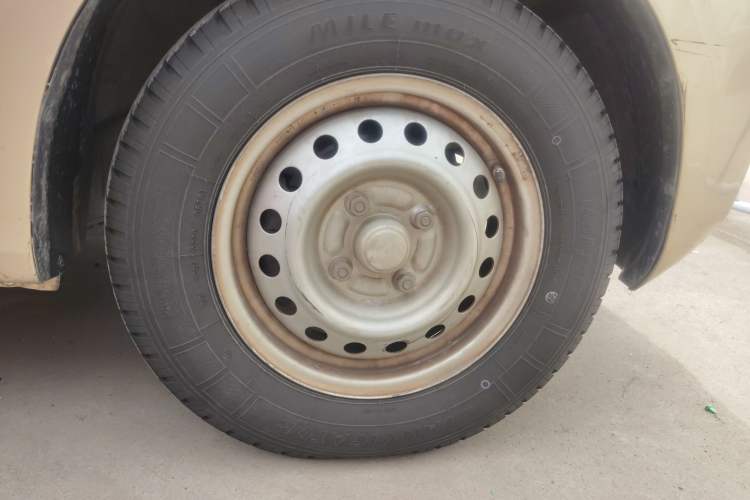 Used Wuling Hongguang V 2019 1.5L Jingqu Version China VI LAR Right Front Wheel Hub