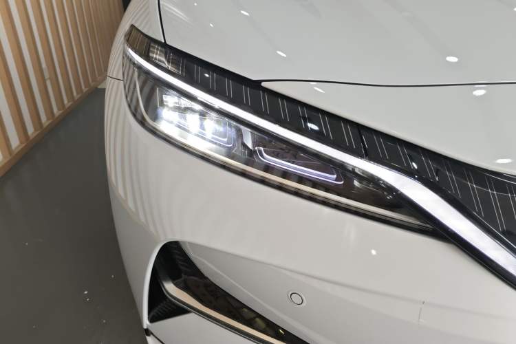 Used BYD Song L EV 2025 Intelligent Driving Version 662 km LiDAR Excellence Edition Right Front Headlight
