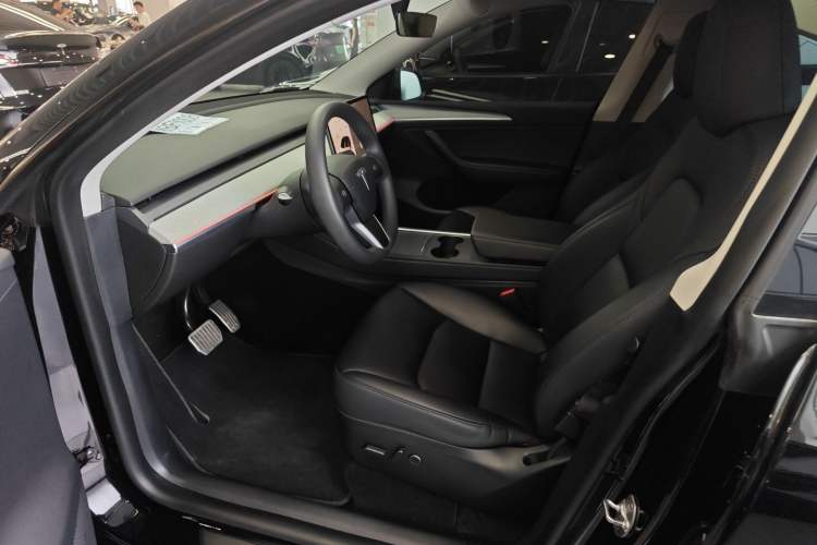 Used Tesla Model Y 2023 Rear-Wheel-Drive Version Left Front Seat