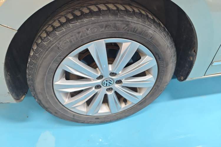 Used Volkswagen Bora 2016 1.6L Automatic Comfort Model Left Front Wheel Hub