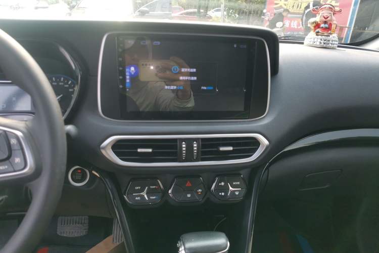 Used GAC Trumpchi GS4 2018 235T Automatic Two-Wheel Drive Elite Edition Audio And AC Panel