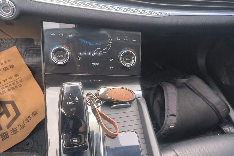 Used Bestune B70 2023 Third Generation 1.5T Automatic Enjoyment Version 70th Anniversary Edition Gear Lever