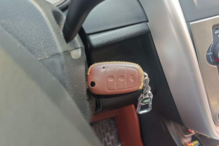 Used Bestune X80 2013 2.0L automatic luxury version
