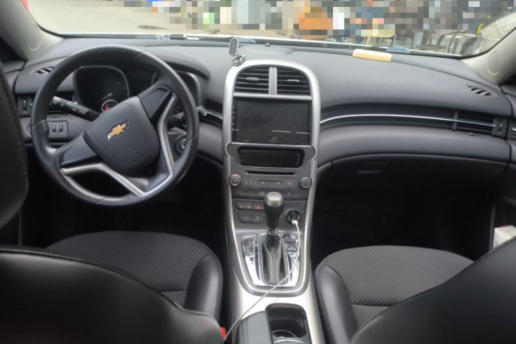 Used Chevrolet Malibu 2014 1.6T Automatic Comfort Edition Center Console