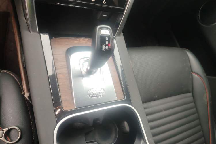 Used Land Rover Discovery Sport 2021 249 PS R-Dynamic S Performance Edition Gear Lever