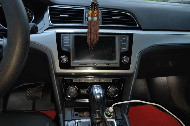 Used Volkswagen Lamando 2015 280TSI DSG Comfort Edition Audio And AC Panel