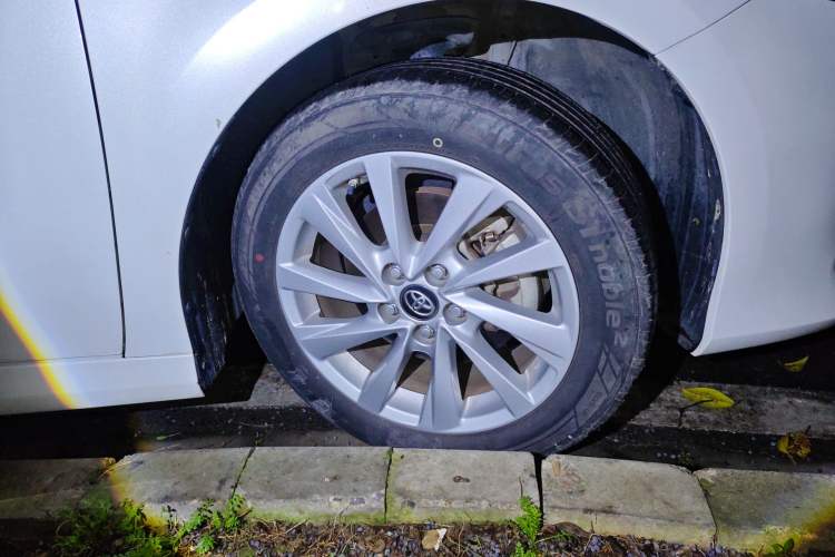 Used Toyota Camry 2021 2.0G Luxury Edition Right Front Wheel Hub