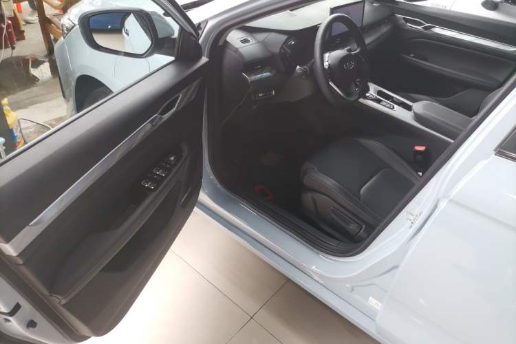 Used Geely Auto Emgrand L HiP 2024 Longteng Edition 1.5TD-DHT Pro 100KM Superior Model Driver Seat