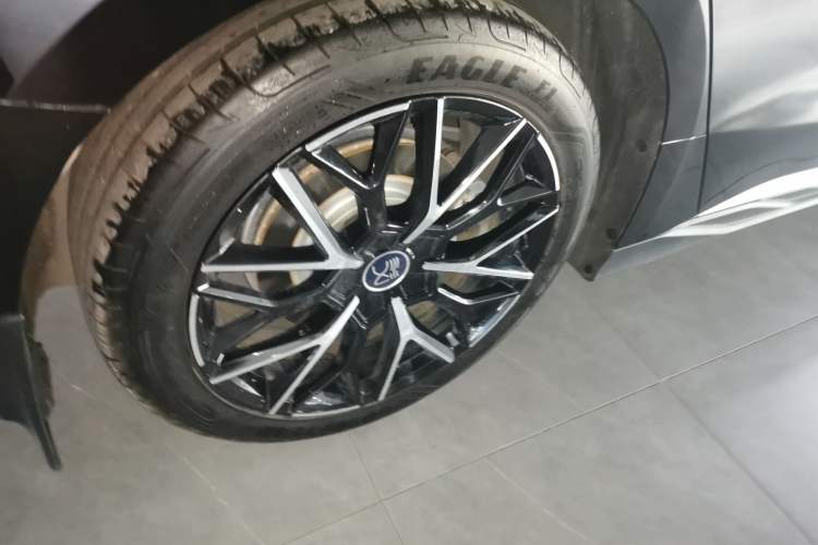 Used BYD Han 2025 DM-i 125KM Prestige Model Right Rear Wheel Hub