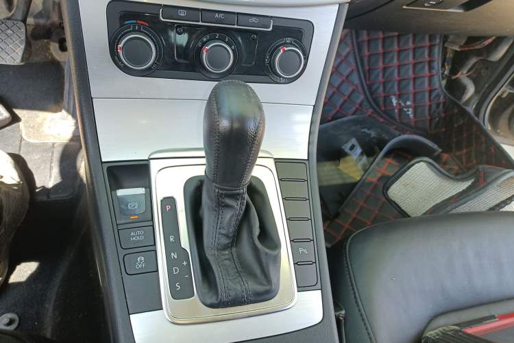 Used Volkswagen Magotan 2013 1.8TSI Premier Model Gear Lever