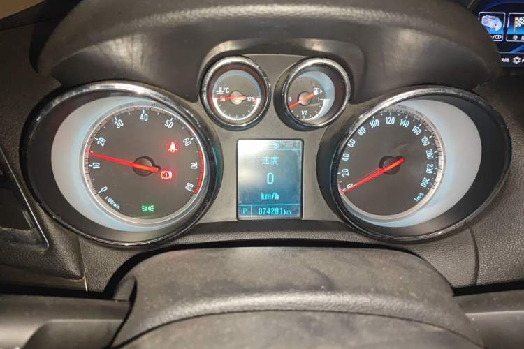 Used Buick Encore 2013 1.4T Automatic All-Wheel Drive Flagship Edition Instrument Cluster