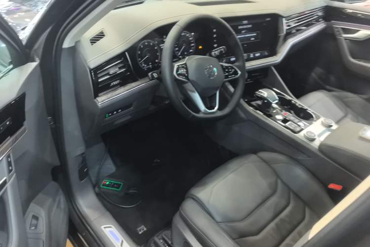 Used Volkswagen Touareg 2021 3.0 TSI Luxury Edition Black Diamond Sport Package