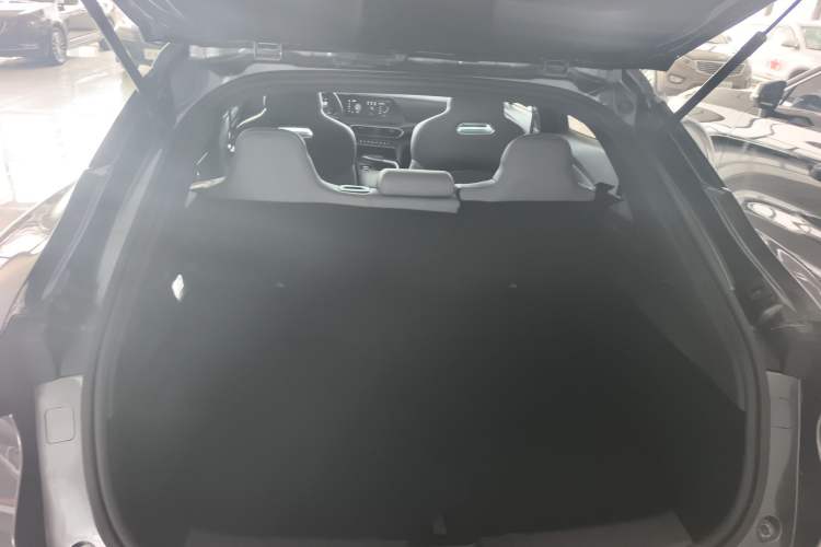 Used CHANGAN UNI-T 2022 1.5T Prestige Version Trunk