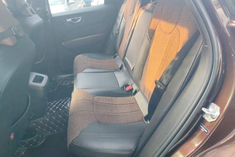 Used Volvo XC60 2021 T5 4x4 Smart Luxury Edition Interior 4